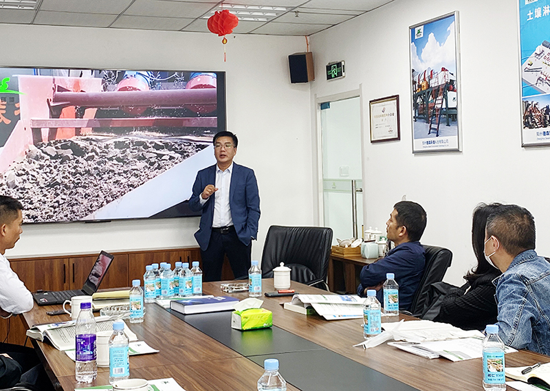 华中科技大学、中南大学一行莅临AG贵宾会生产基地会谈.jpg 华中科技大学、中南大学一行莅临AG贵宾会生产基地会谈