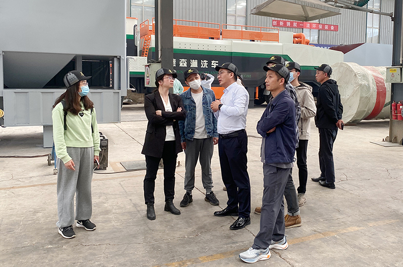 华中科技大学、中南大学一行莅临AG贵宾会生产基地考察调研.jpg 华中科技大学、中南大学一行莅临AG贵宾会生产基地考察调研